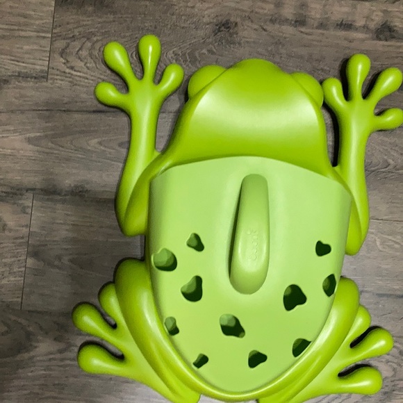 boon frog pod bath toy scoop